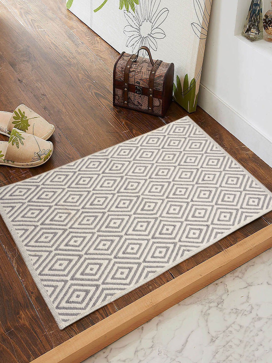 Saral Home Grey Geometric Anti-Skid Floor Mat