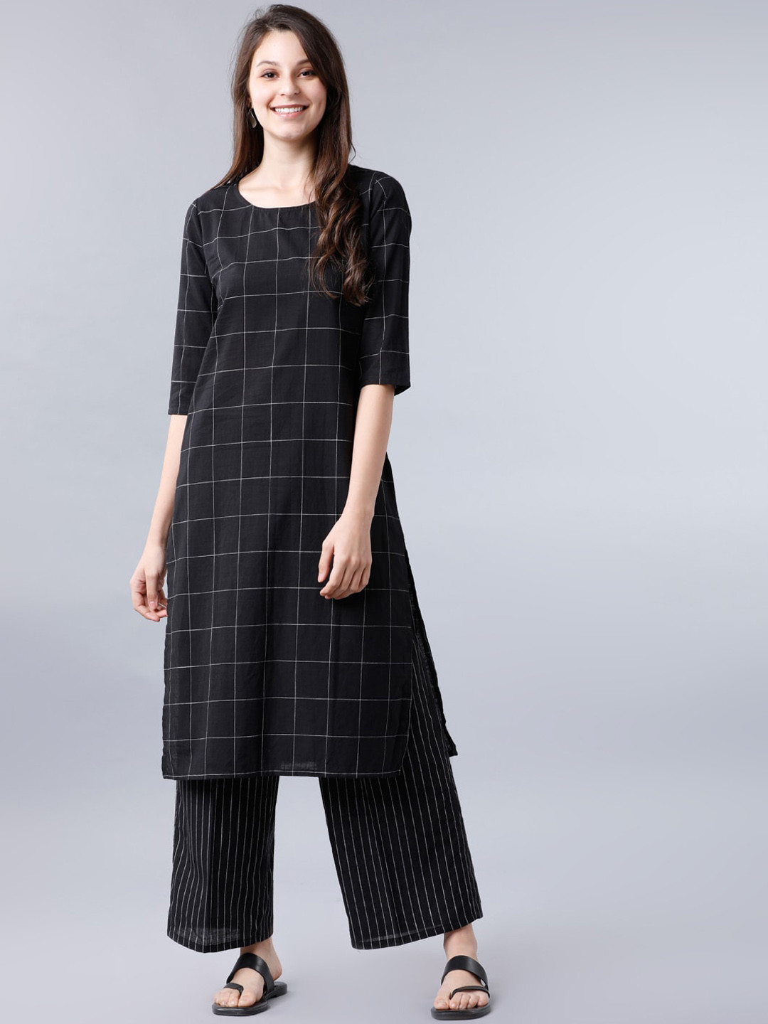 Vishudh Women Black & Off-White Checked Straight Kurta
