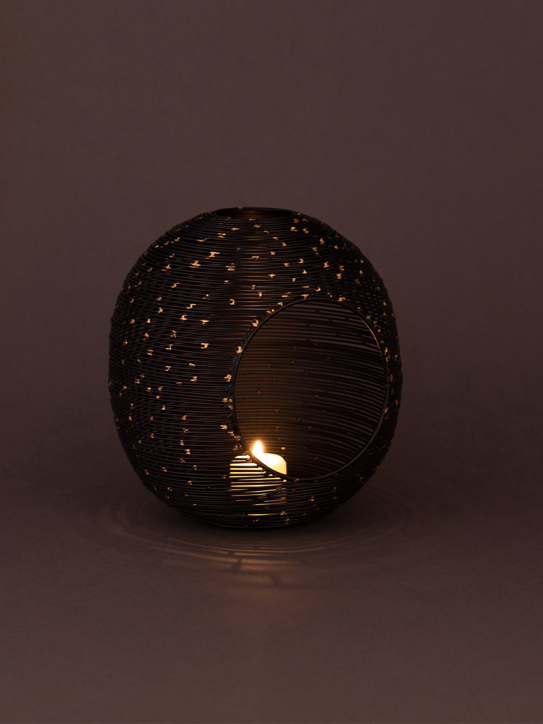 Aapno Rajasthan Black Golden Touch Iron Wire Tea Light Holder
