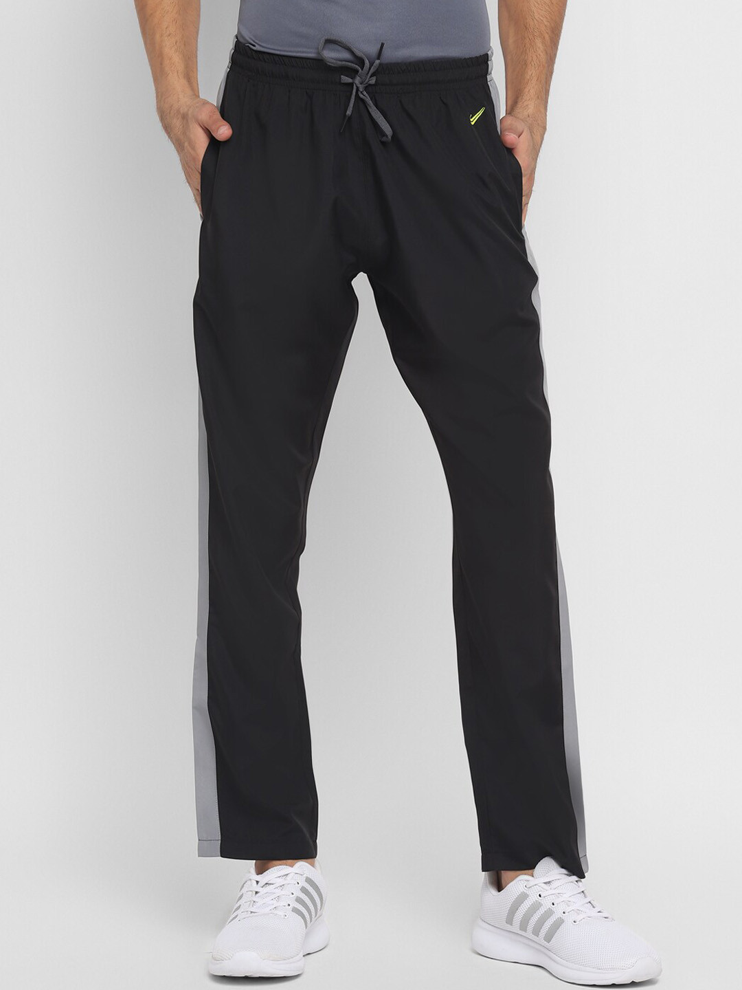 Yuuki Men Black Solid Straight-Fit Track Pants