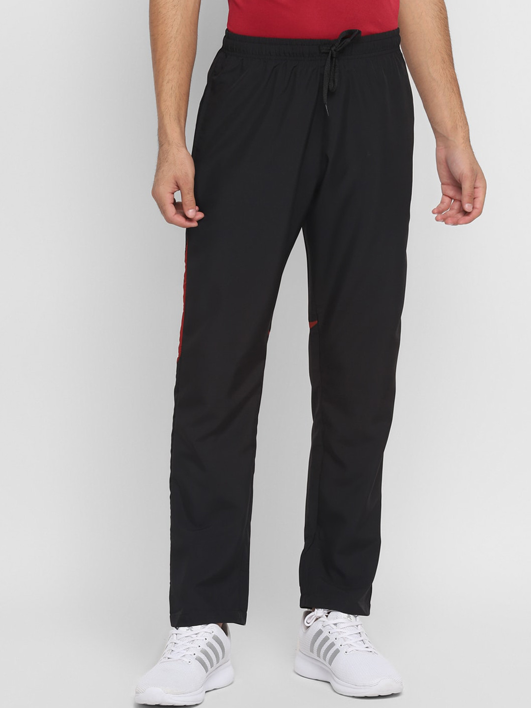 Yuuki Men Black Solid Track Pants
