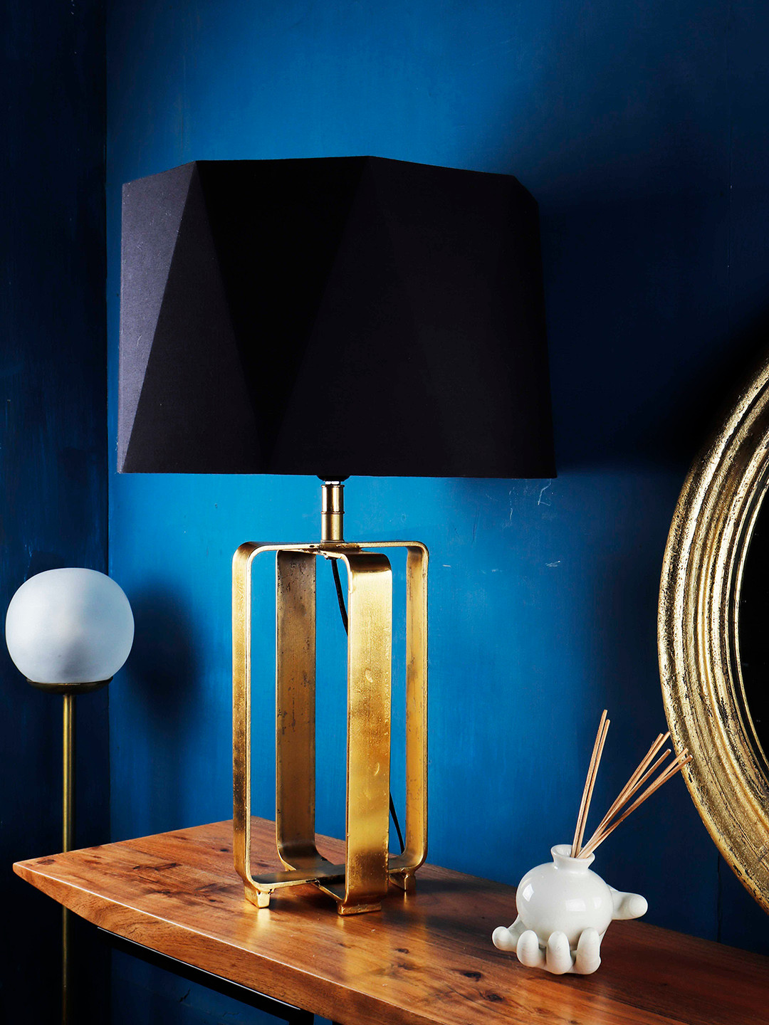Grated Ginger Black Solid Contemporary Cross Table Lamp