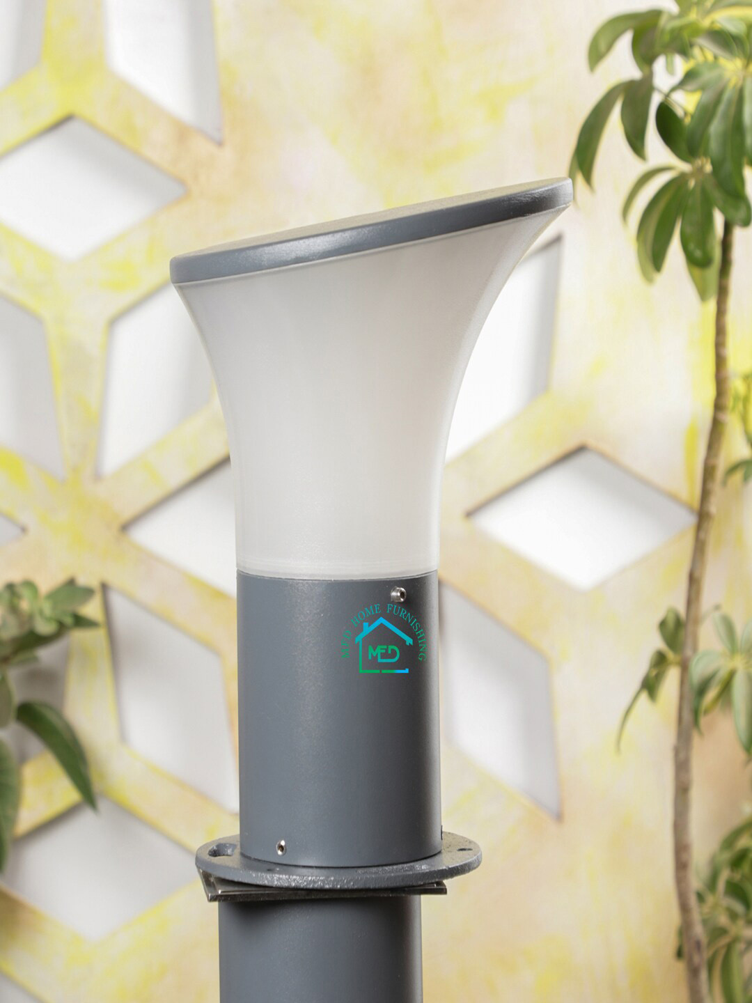 MFD HOME FURNISHING Black Solid Traditional Outdoor Gate Light