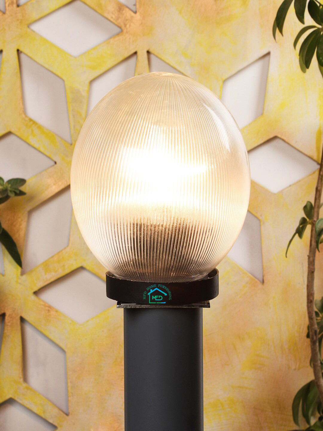 MFD HOME FURNISHING Transparent Solid Traditional Outdoor Lamp