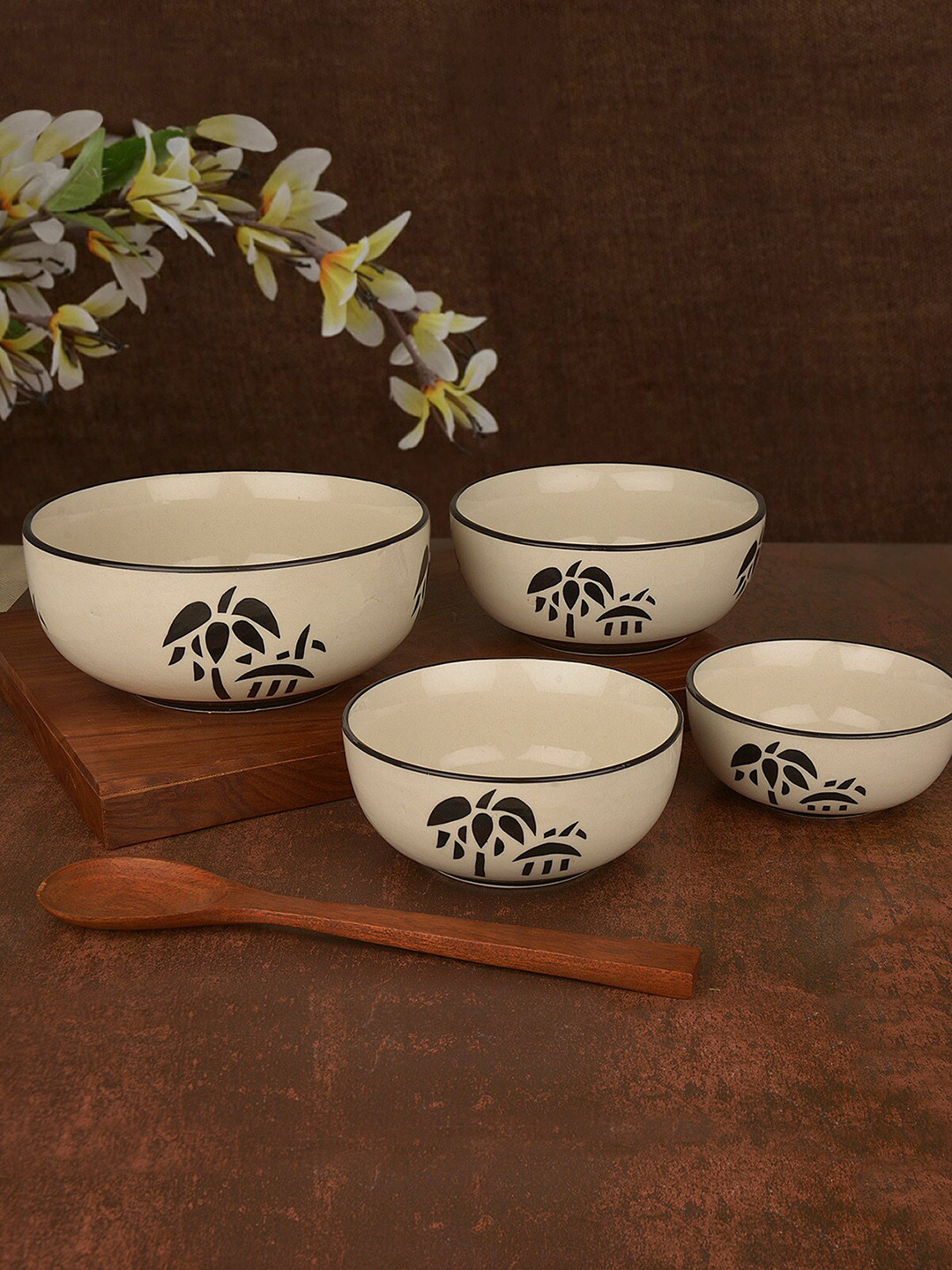 StyleMyWay Set of 4 Off-White & Black Handmade Ceramic Serving Bowls