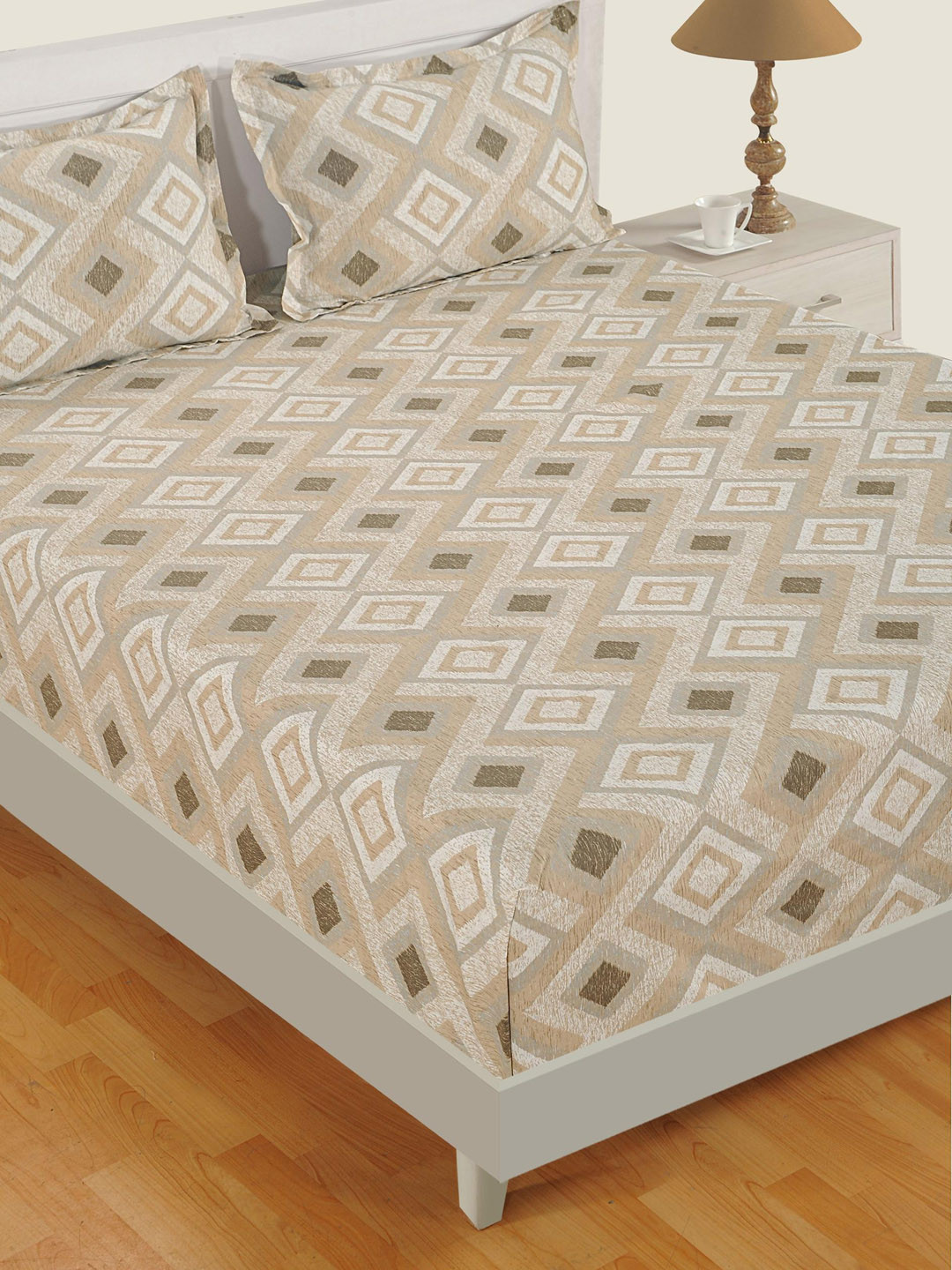 SWAYAM Beige Geometric Cotton 144 TC Fitted Queen Bedsheet with 2 Pillow Covers-270 x 225 cm