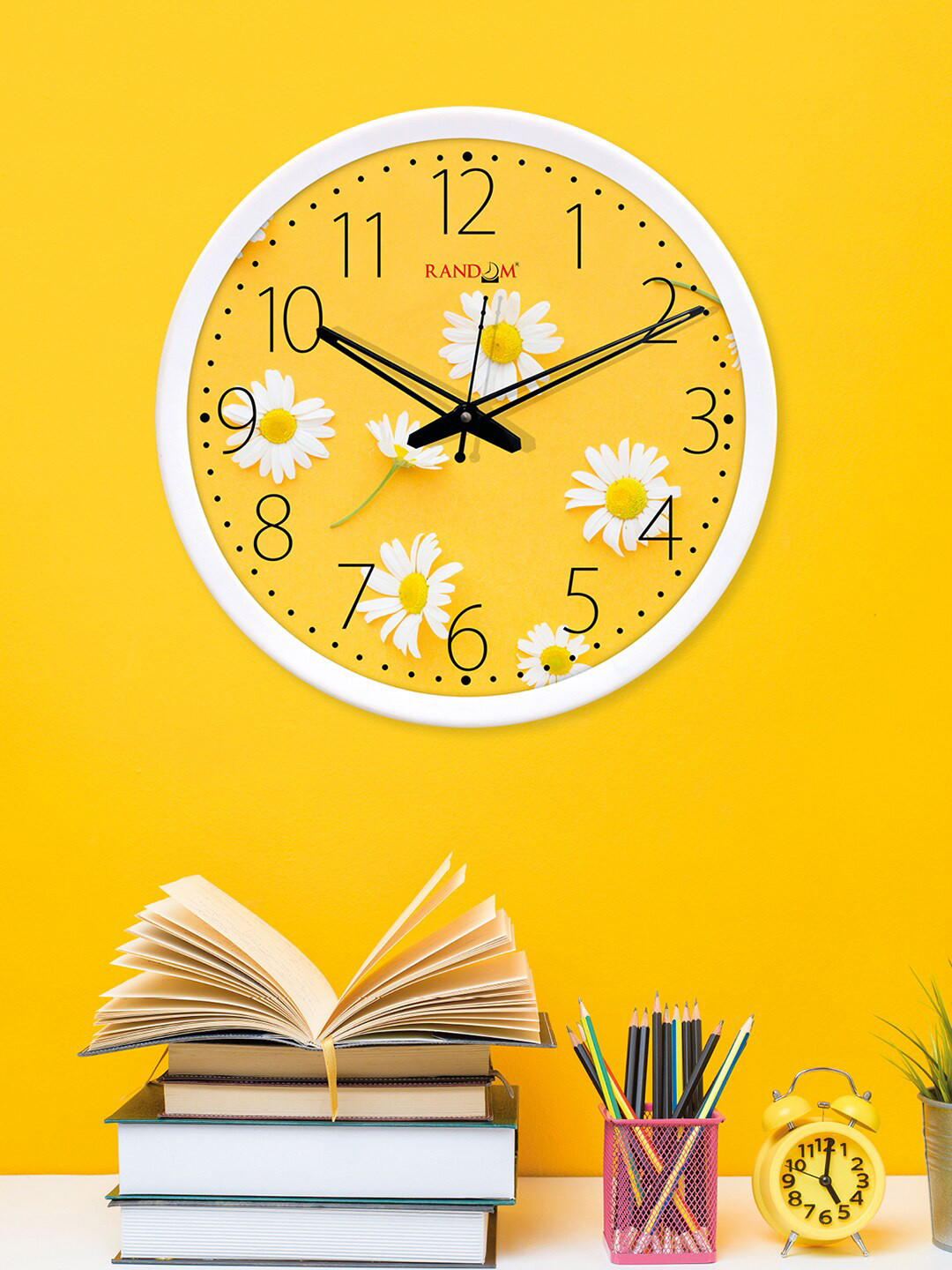 RANDOM Black Dial Analogue Wall Clock