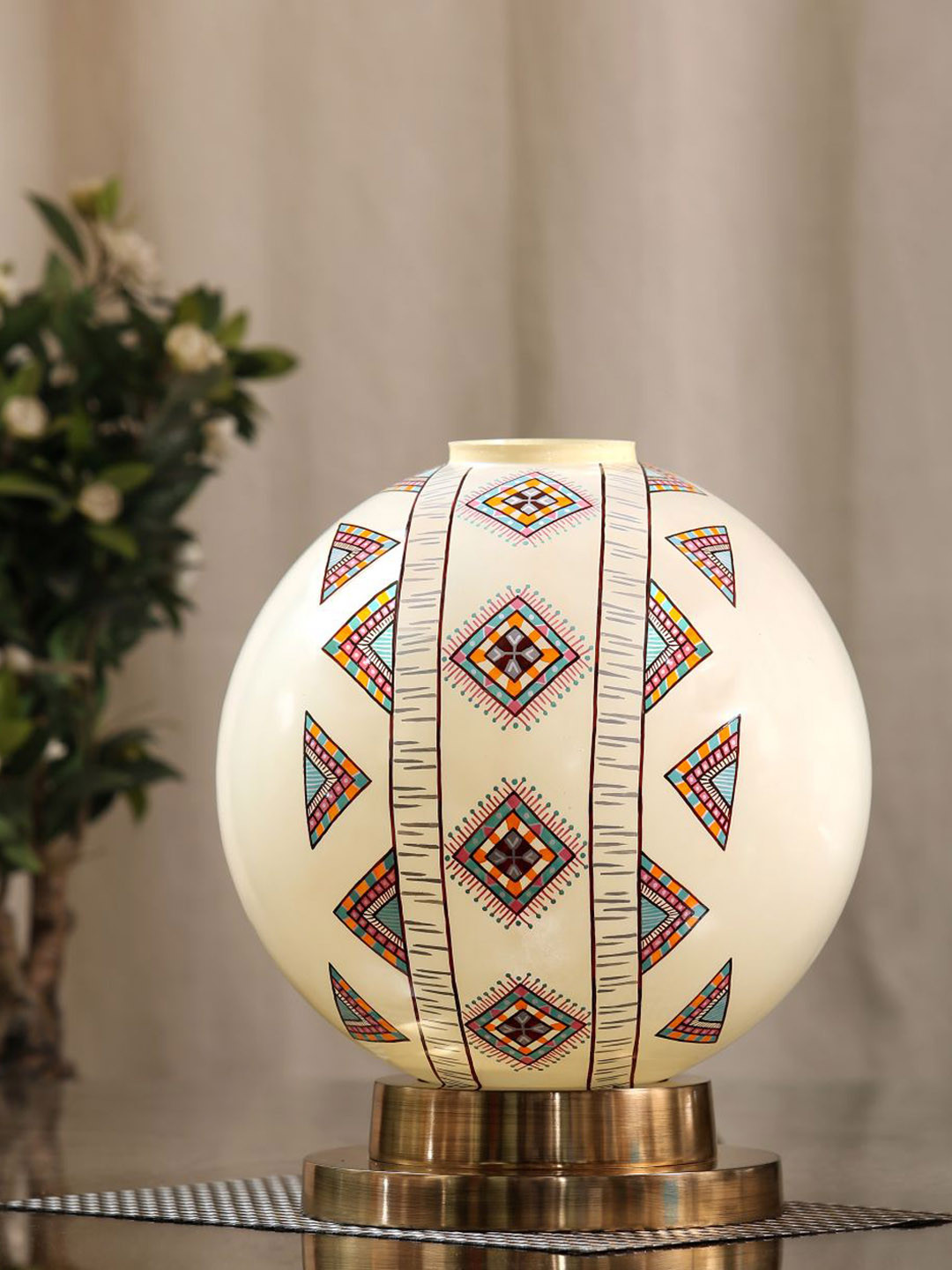 POSH-N-PLUSH Off-White Printed Glass Lamp With Brass Antique Finish Metal Base