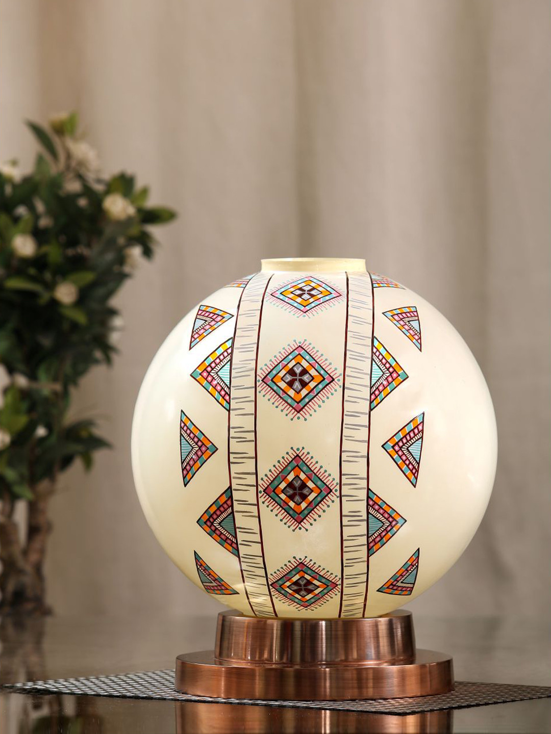 Posh-N-Plush Off White & Black Art Printed Glass Novelty Lamp