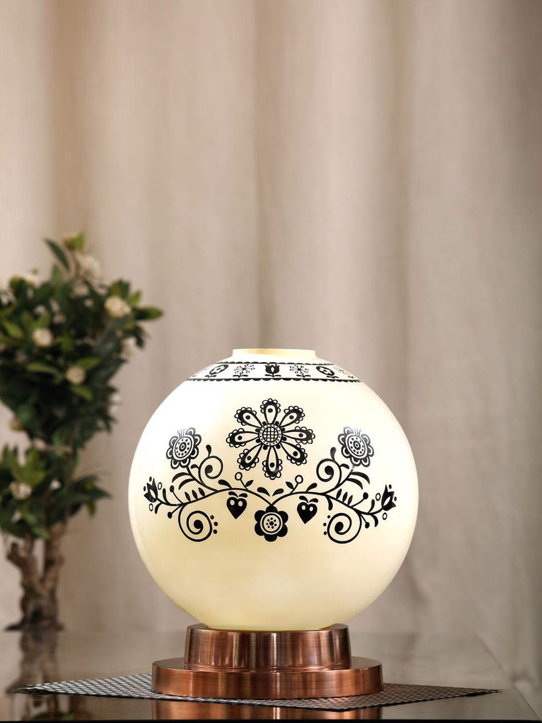 POSH-N-PLUSH Off White & Black Art Printed Novelty Lamp With Lamp Shade