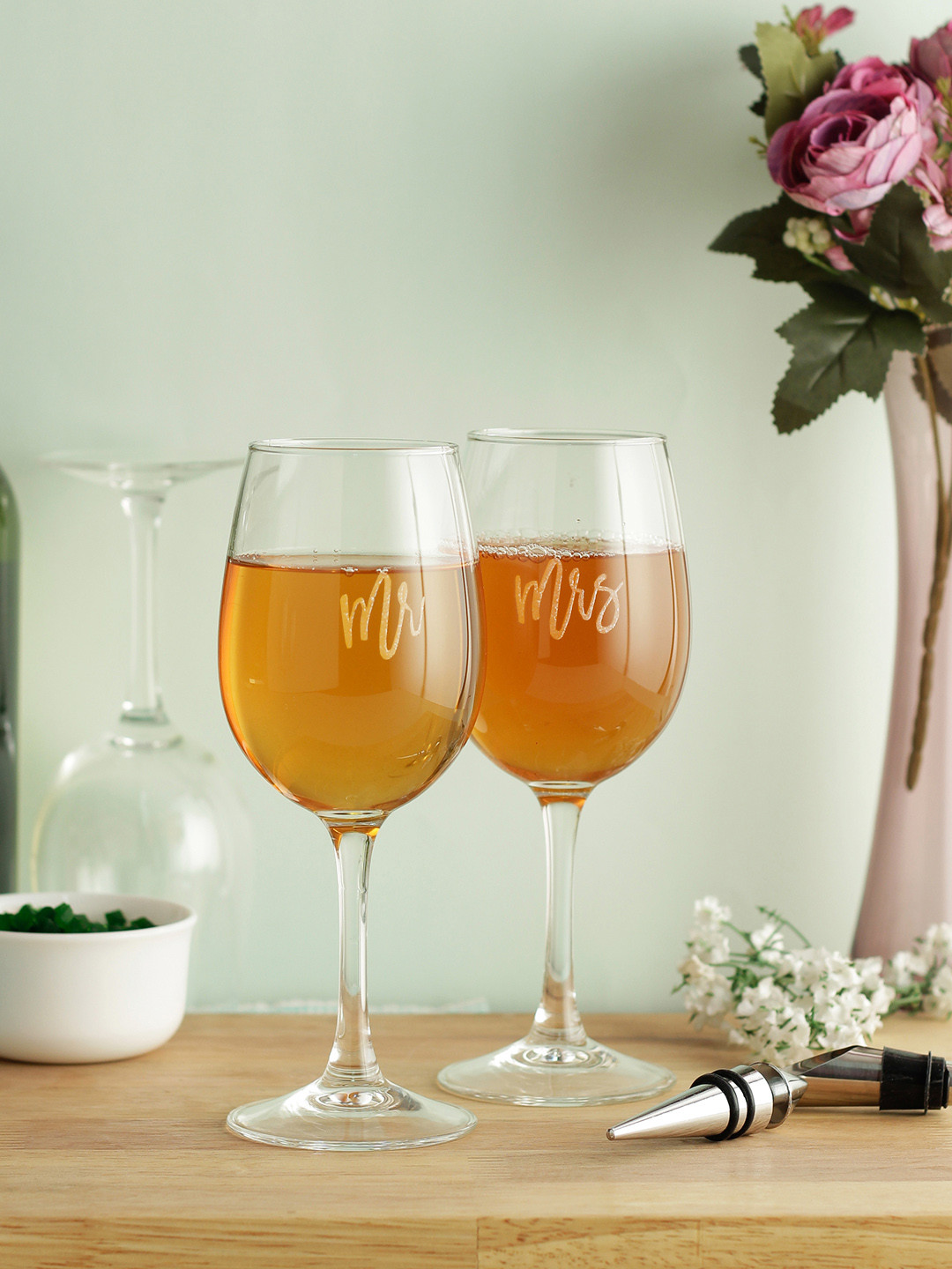 INCRIZMA Set of 2 Transparent Mr and Mrs Engraved Wine Glasses