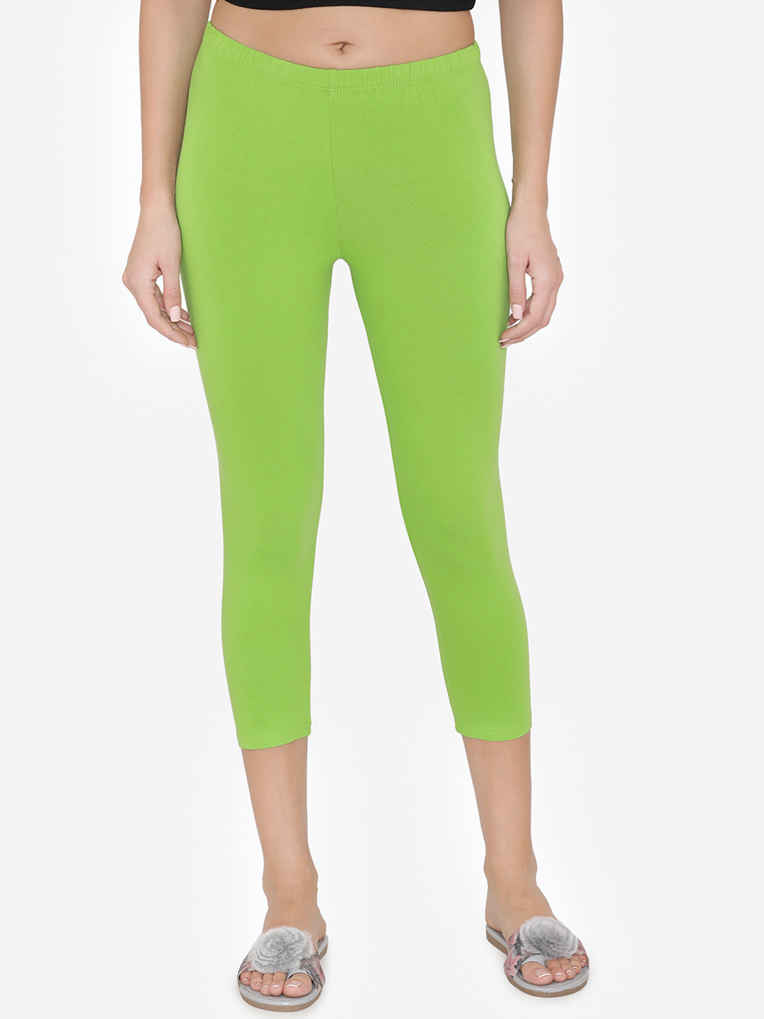 Vami Women Green Solid Comfy Classy Capri Leggings