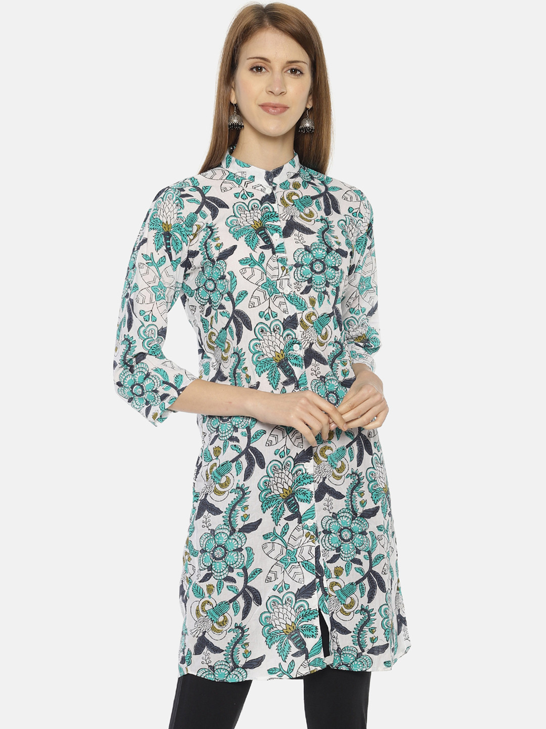 Resha Women Off-White & Green Floral Printed Straight Kurta