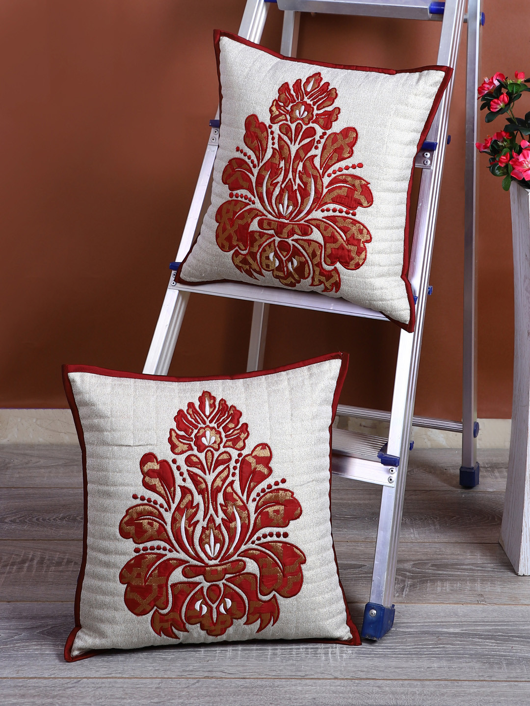 eyda Cream-Coloured & Red Set of 2 Applique Square Cushion Covers