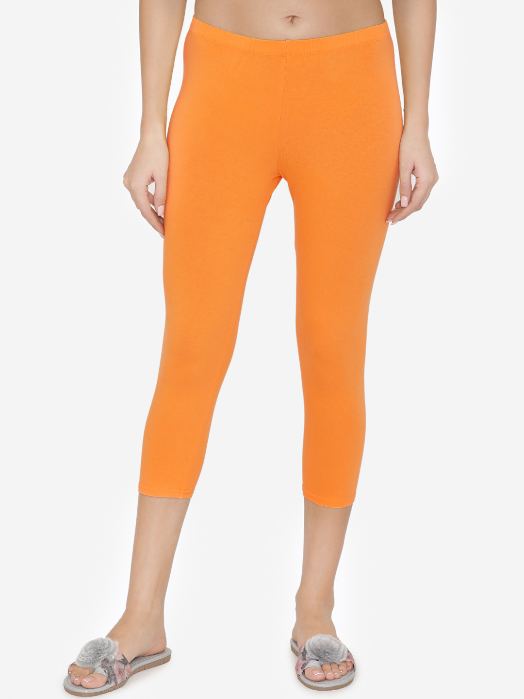 Vami Women Orange Solid Capri Leggings