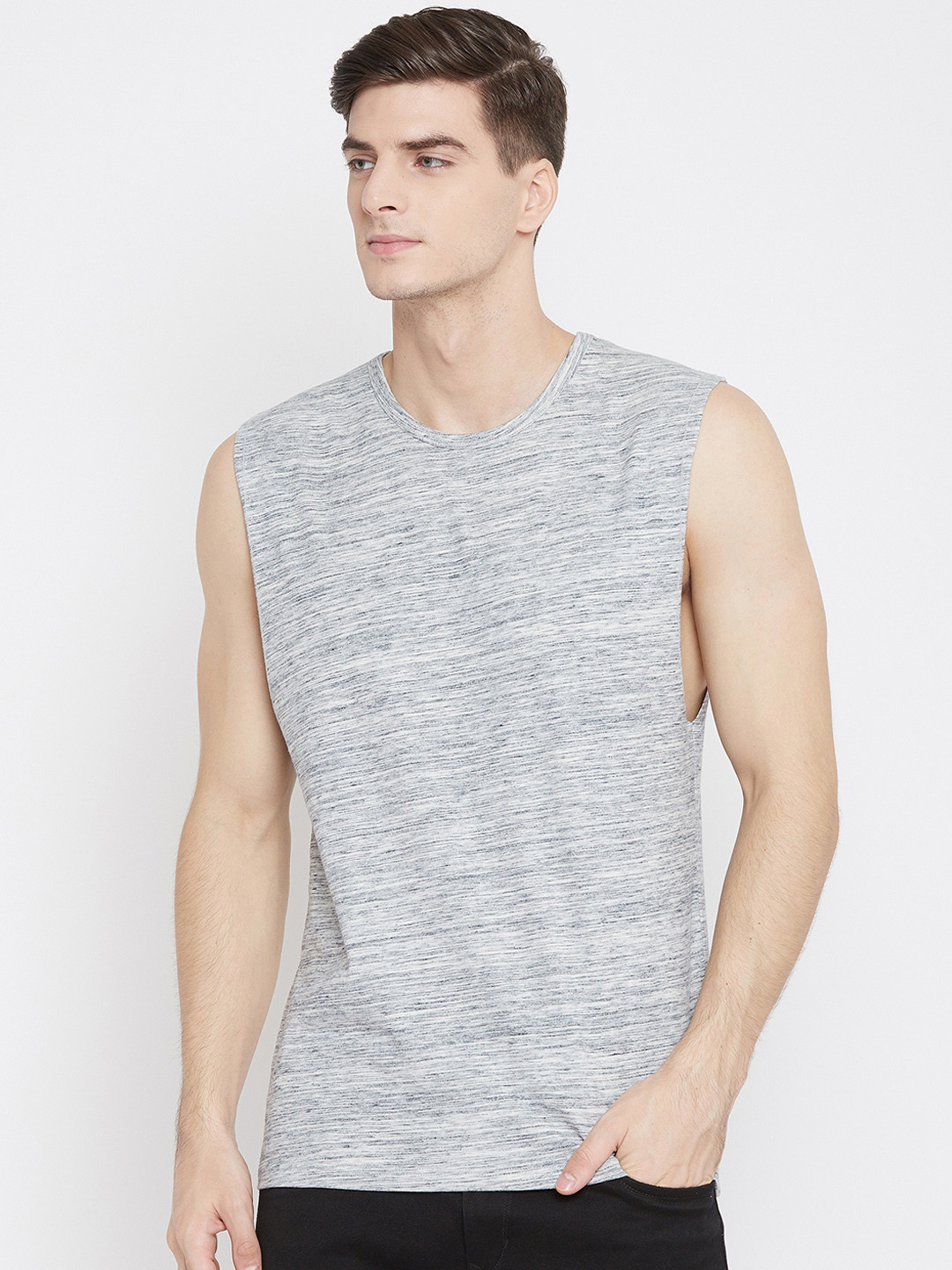 Hypernation Men Grey Solid Round Neck Pure Cotton T-shirt
