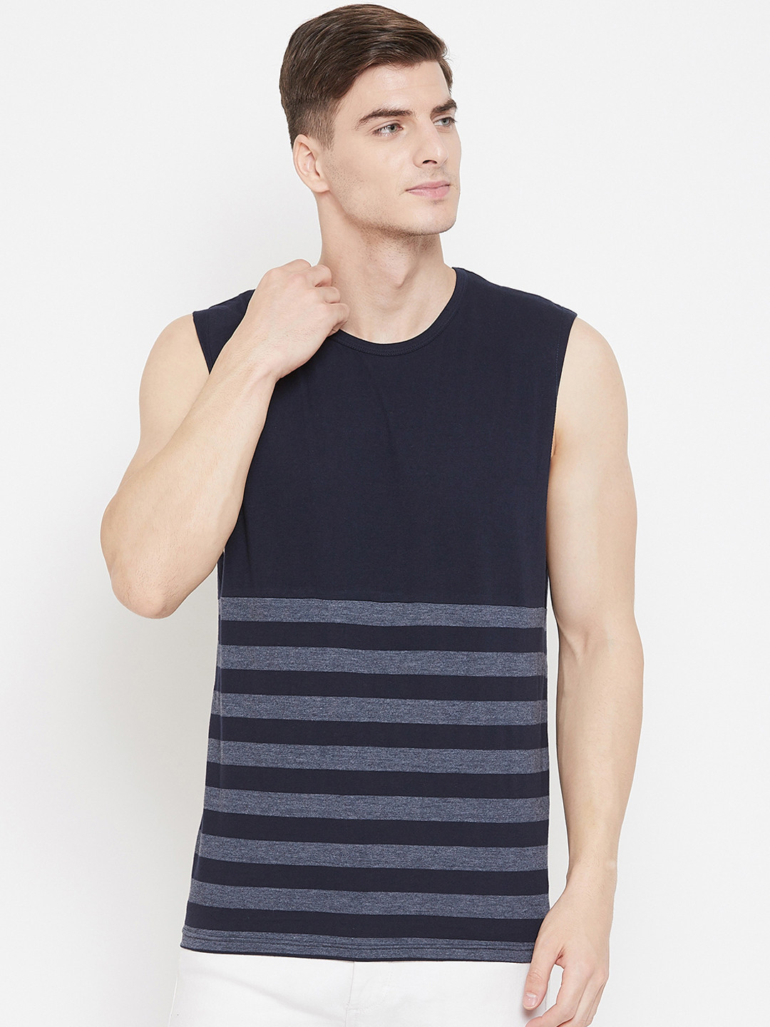 Hypernation Men Blue Striped Round Neck Pure Cotton T-shirt