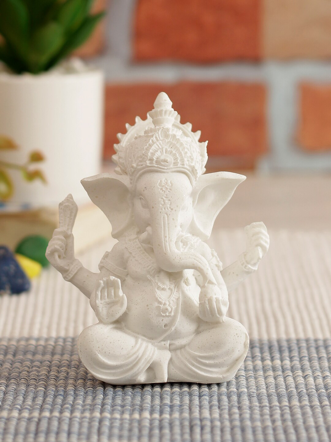 TAYHAA White Polyresin Glossy Prayer Room Tiny Showpiece - 3.5 Inches
