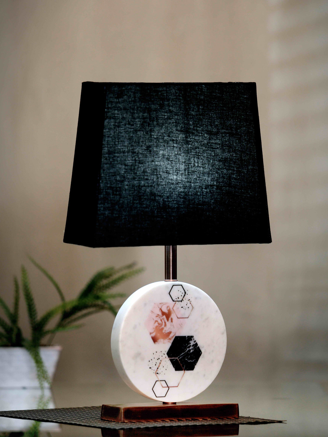 POSH-N-PLUSH Black Solid Hexagon Marble Lamp