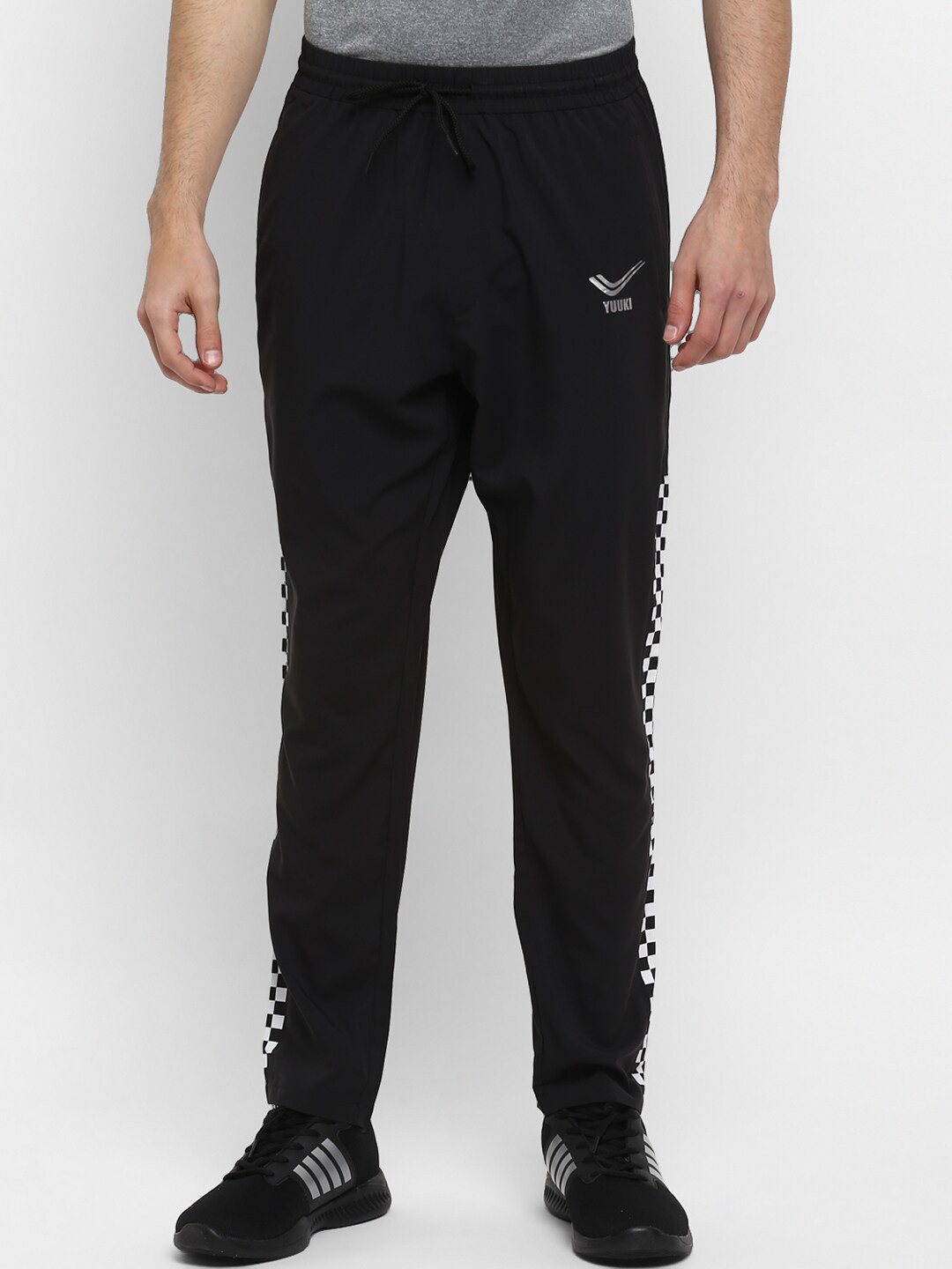 Yuuki Men Black Solid Slim Fit Track Pants