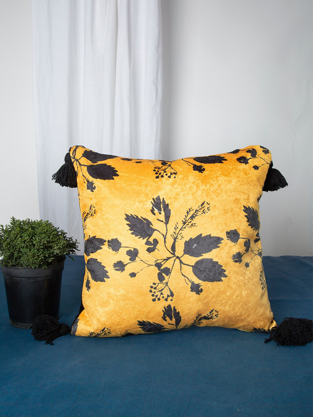 HOSTA HOMES Yellow & Black Single Floral Square Cushion Cover