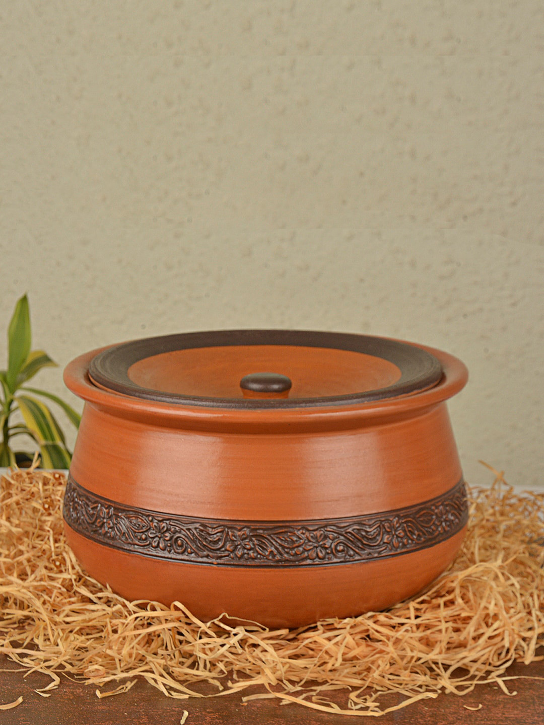 StyleMyWay Brown Solid Handcrafted Ornately Designed Earthenware Handi With Lid