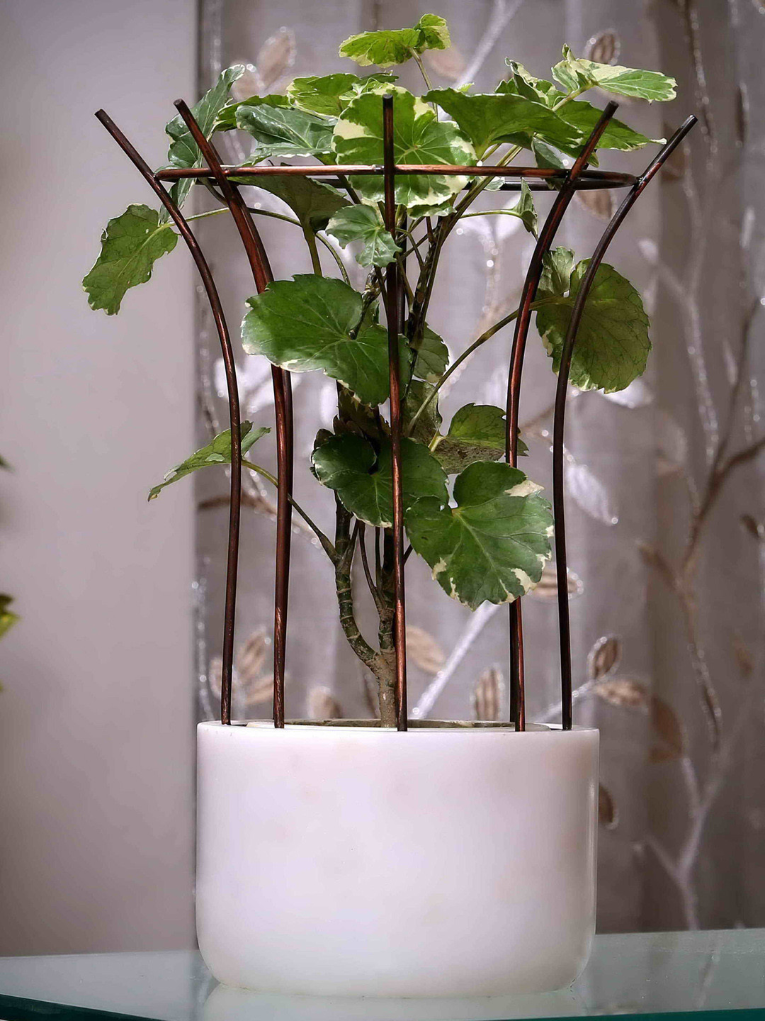 POSH-N-PLUSH White & Copper-Toned Marble With Antique Metal Reticulation Planter