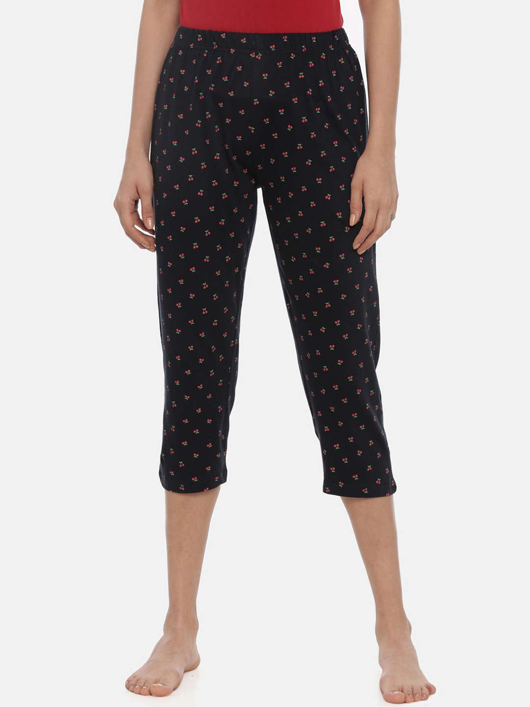 Curare Women Navy Blue & Red Printed Capris
