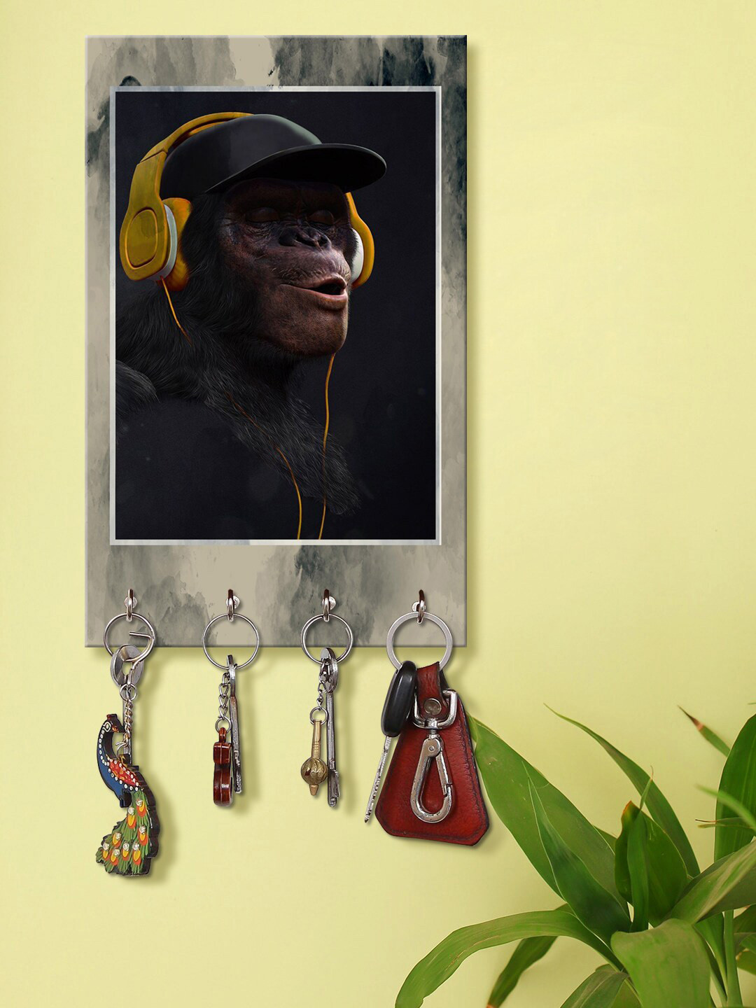 999Store Grey & Black Gorilla Listening To Music Pattern Wooden Key Holder