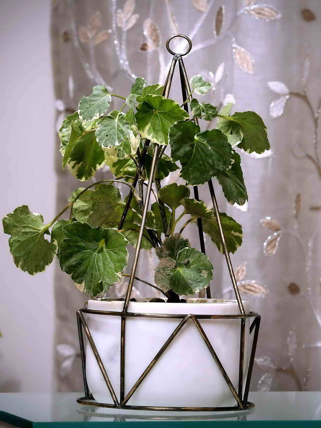 POSH-N-PLUSH White & Gold-Toned Marble With Brass Antique Filigree Planter