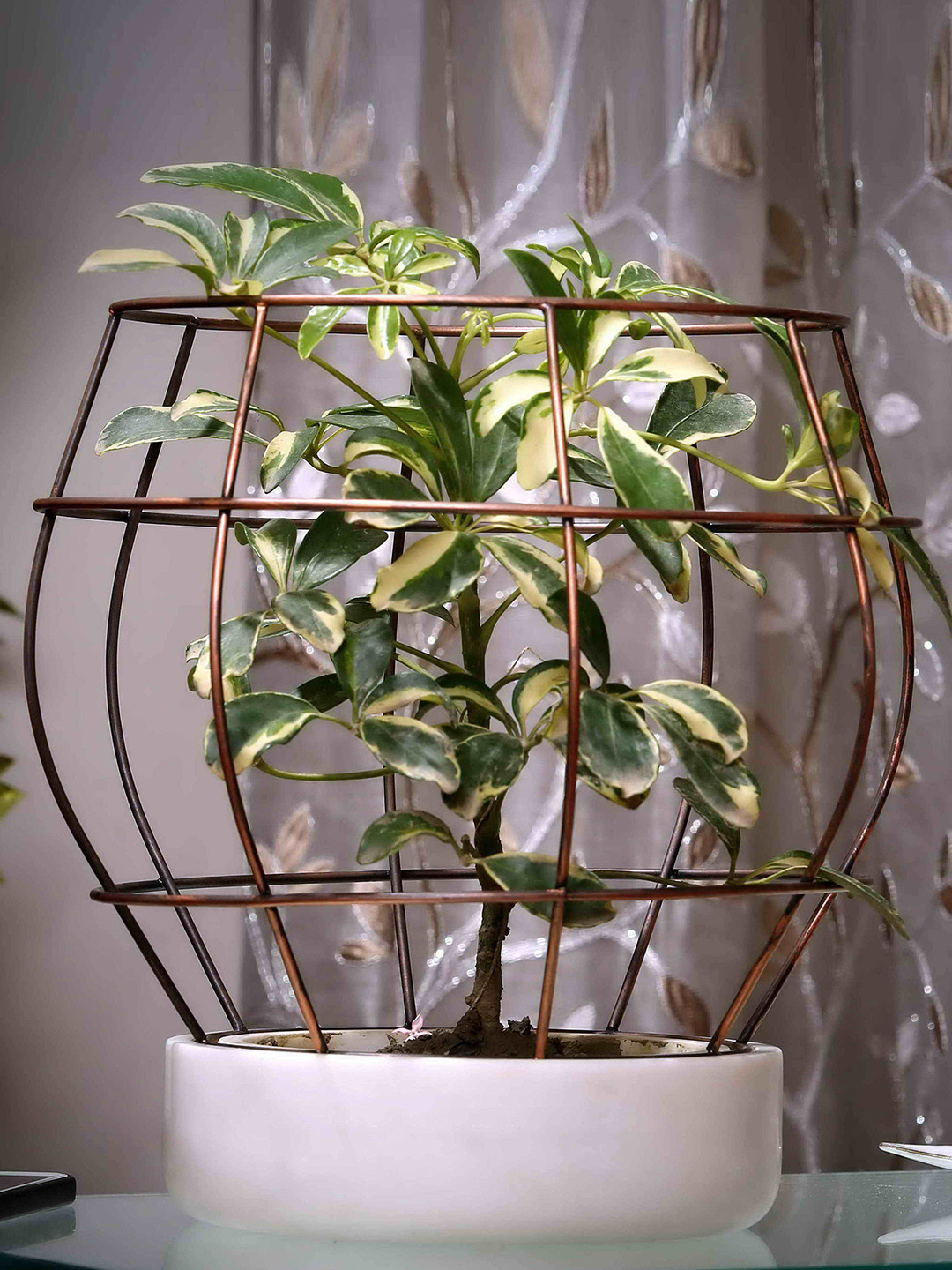 POSH-N-PLUSH White & Copper Toned Marble With Antique Metal Net Planter