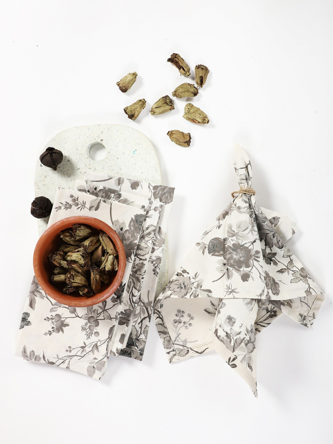 Contrast Living Set Of 4 Off-White & Green Printed Table Napkins