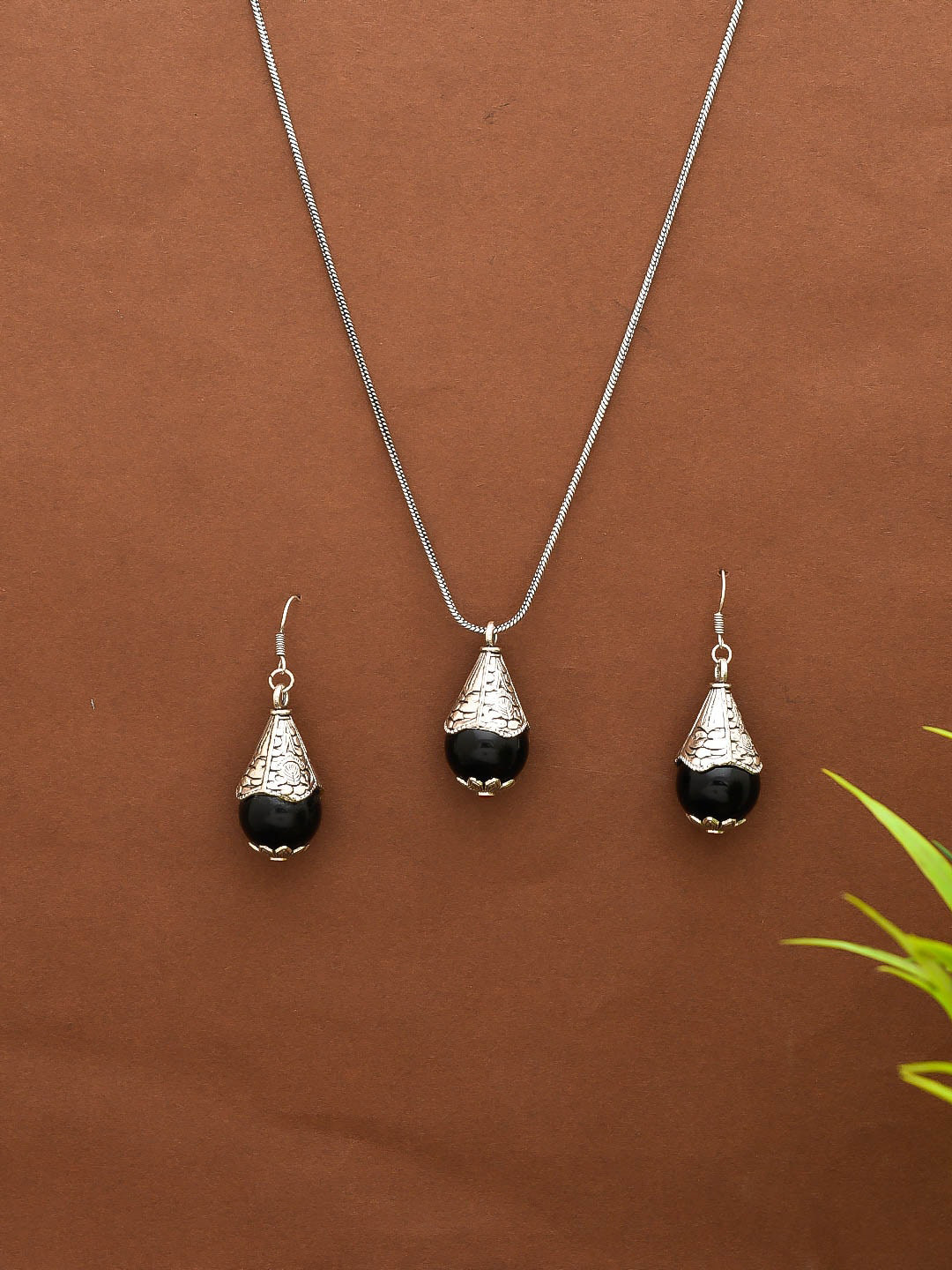 Silvermerc Designs Silver-Toned & Black Brass Silver-Plated Jewellery Set