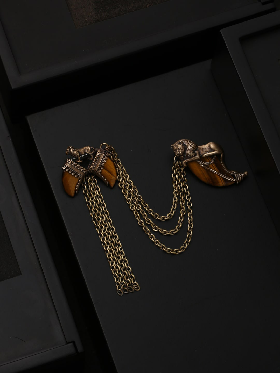 COSA NOSTRAA Men Antique Gold-Toned The Resting Lion-Shaped Statement Brooch