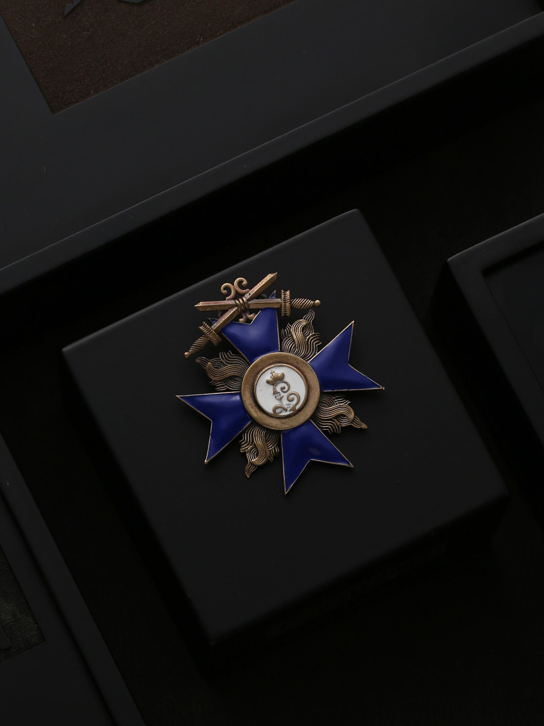 COSA NOSTRAA Men Antique Gold-Toned & Blue Musahi Brooch