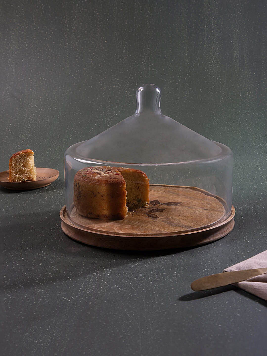 ellementry Transparent & Brown Leaf Glass Cloche With Wooden Base