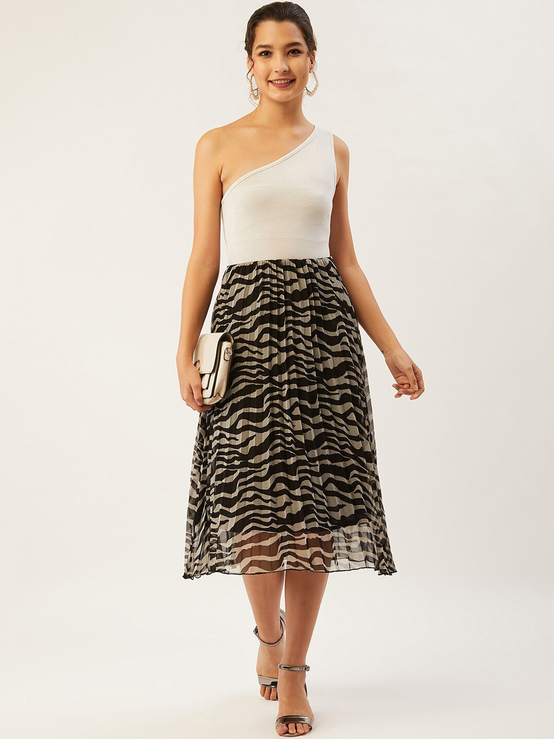 ANVI Be Yourself Women Black & Off-White Zebra Printed A-Line Midi Skirt