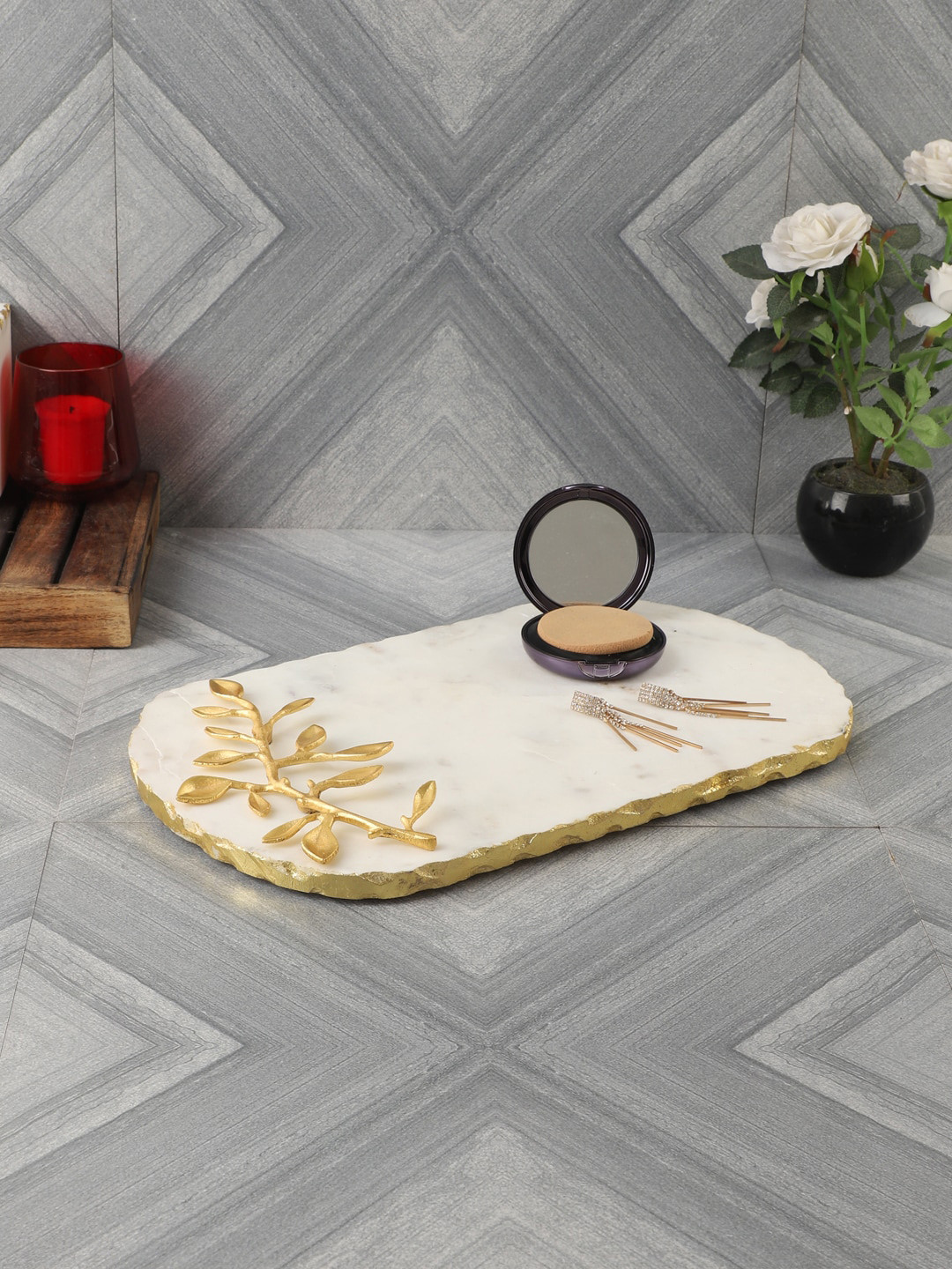 NikkisPride White & Gold-Toned Marble & Art Piece Embedded Serving Platter