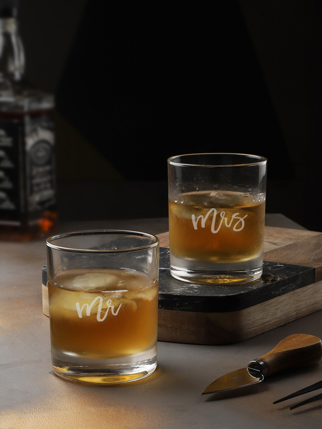INCRIZMA Set Of 2 Transparent Mr and Mrs Engraved Whiskey Glasses