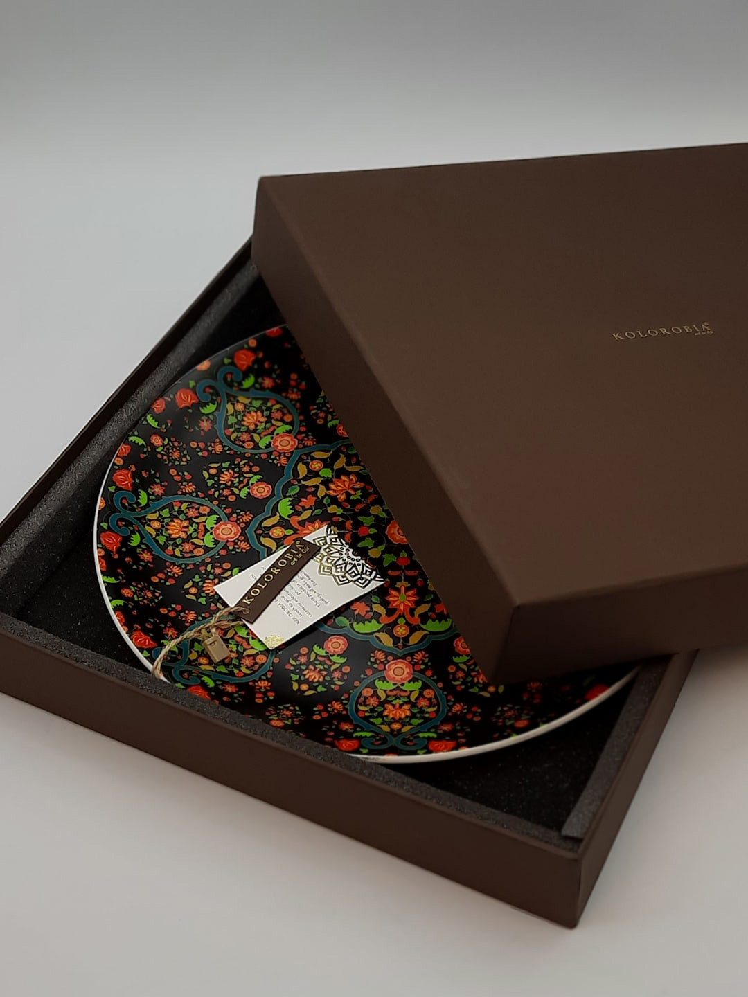 KOLOROBIA KATHAKALI INSPIRED Bone China Floral Glossy Hanging Hall Wall Plates-8In