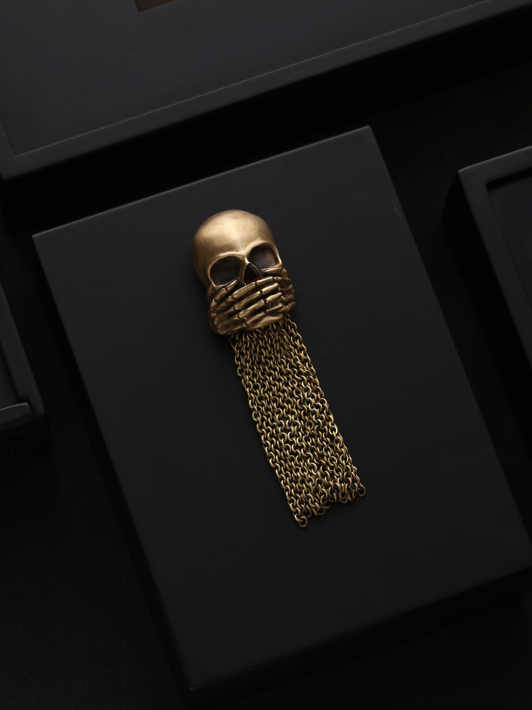 COSA NOSTRAA Men Antique Gold-Toned The Iwazaru Inspired Skull Brooch