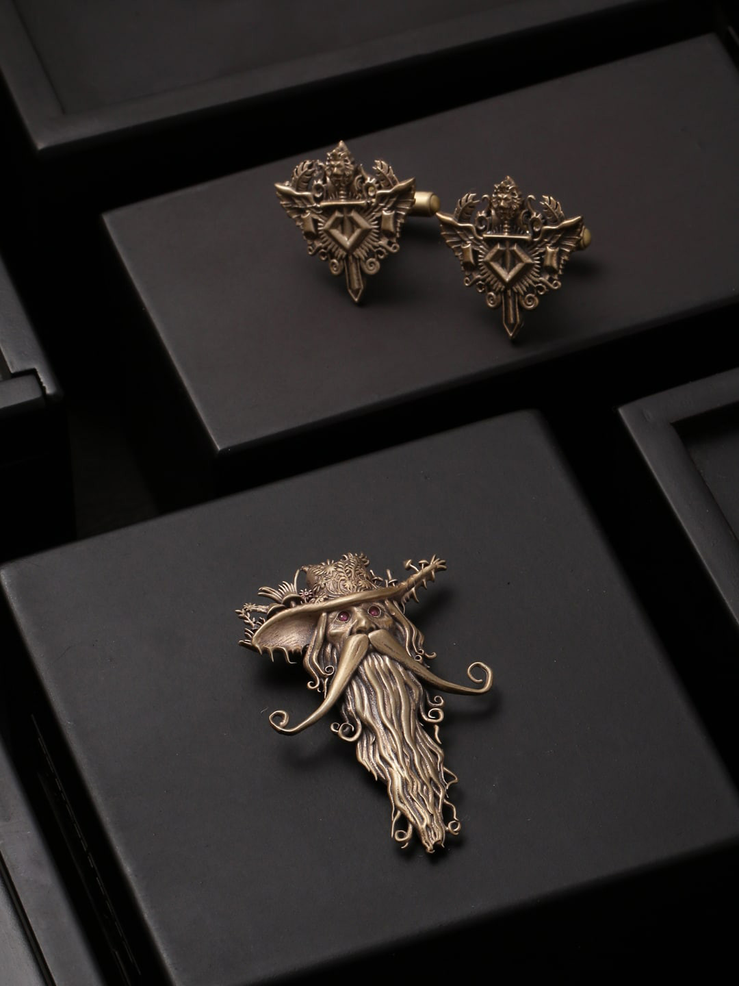 COSA NOSTRAA Men Gold-Toned The Wizard Accessory Gift Set