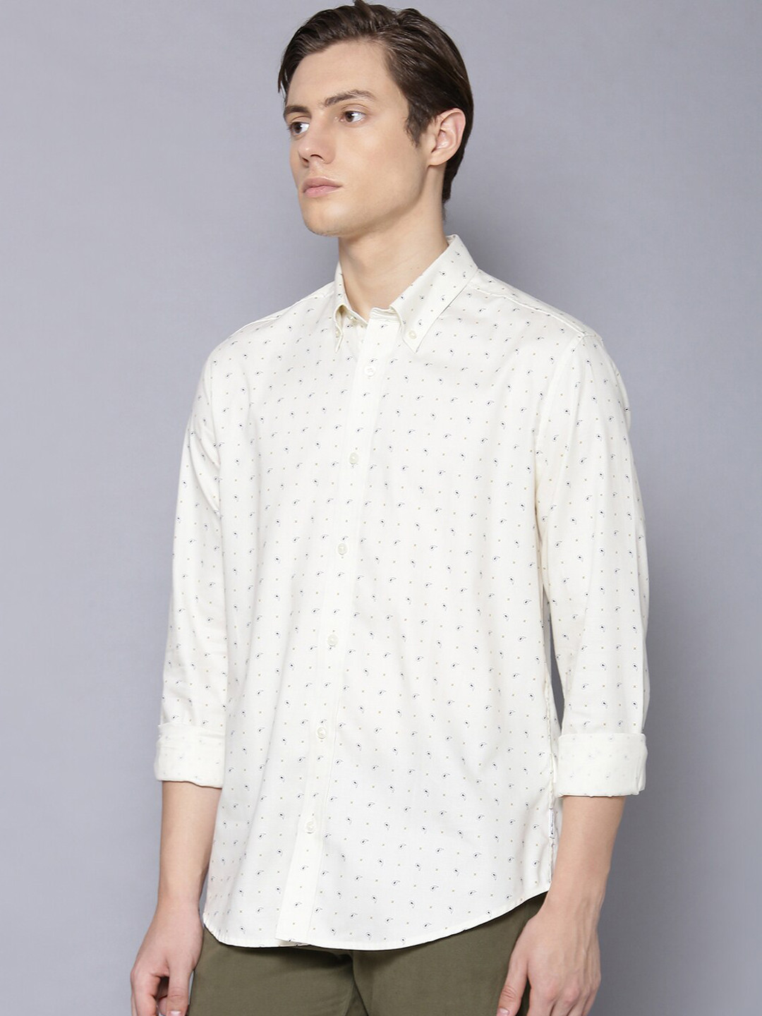 BEN SHERMAN Men Off-White & Navy Blue Regular Fit Printed Casual Shirt