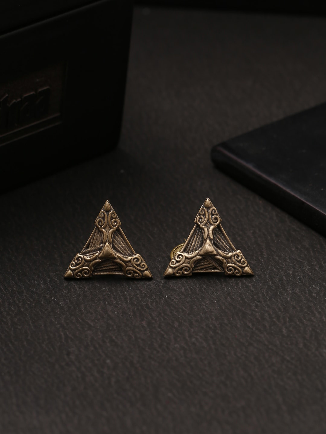 COSA NOSTRAA Men Gold-Toned Sui Generis Collar Tips Accessory Gift Set