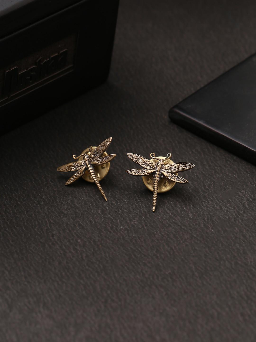 COSA NOSTRAA Men Gold-Toned Dragonfly Collar Tips Accessory Gift Set