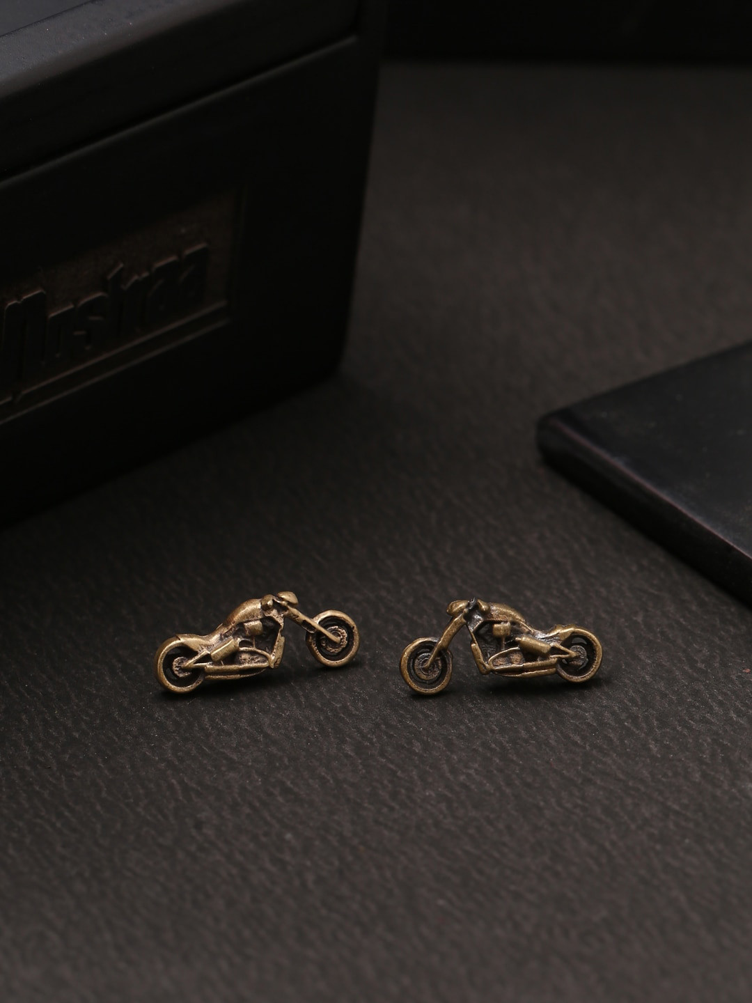 COSA NOSTRAA Men Gold- Toned Joy Ride Collar Tips Accessory Gift Set