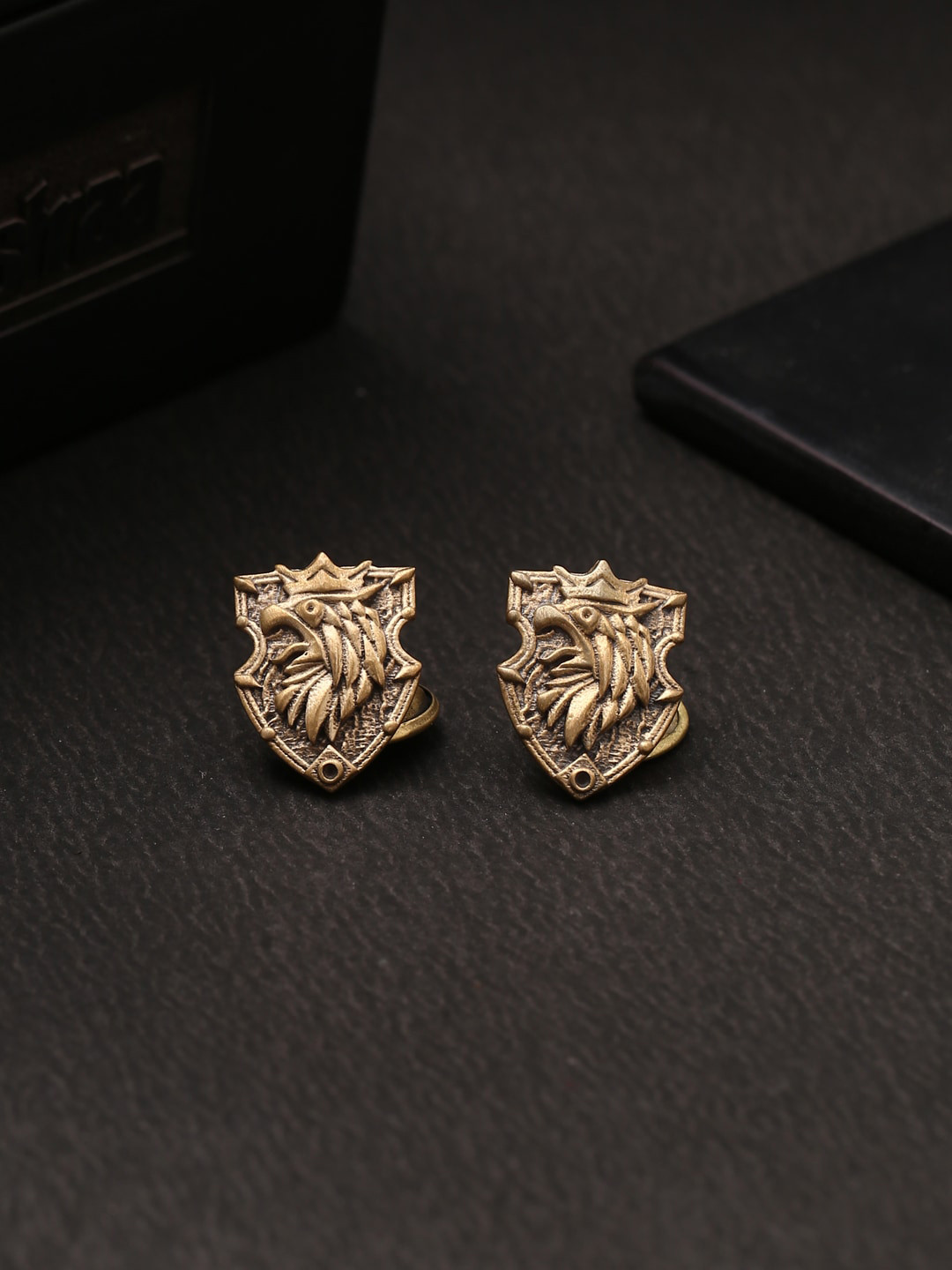 COSA NOSTRAA Men Gold-Toned Eagle Shield Collar Tips Accessory Gift Set