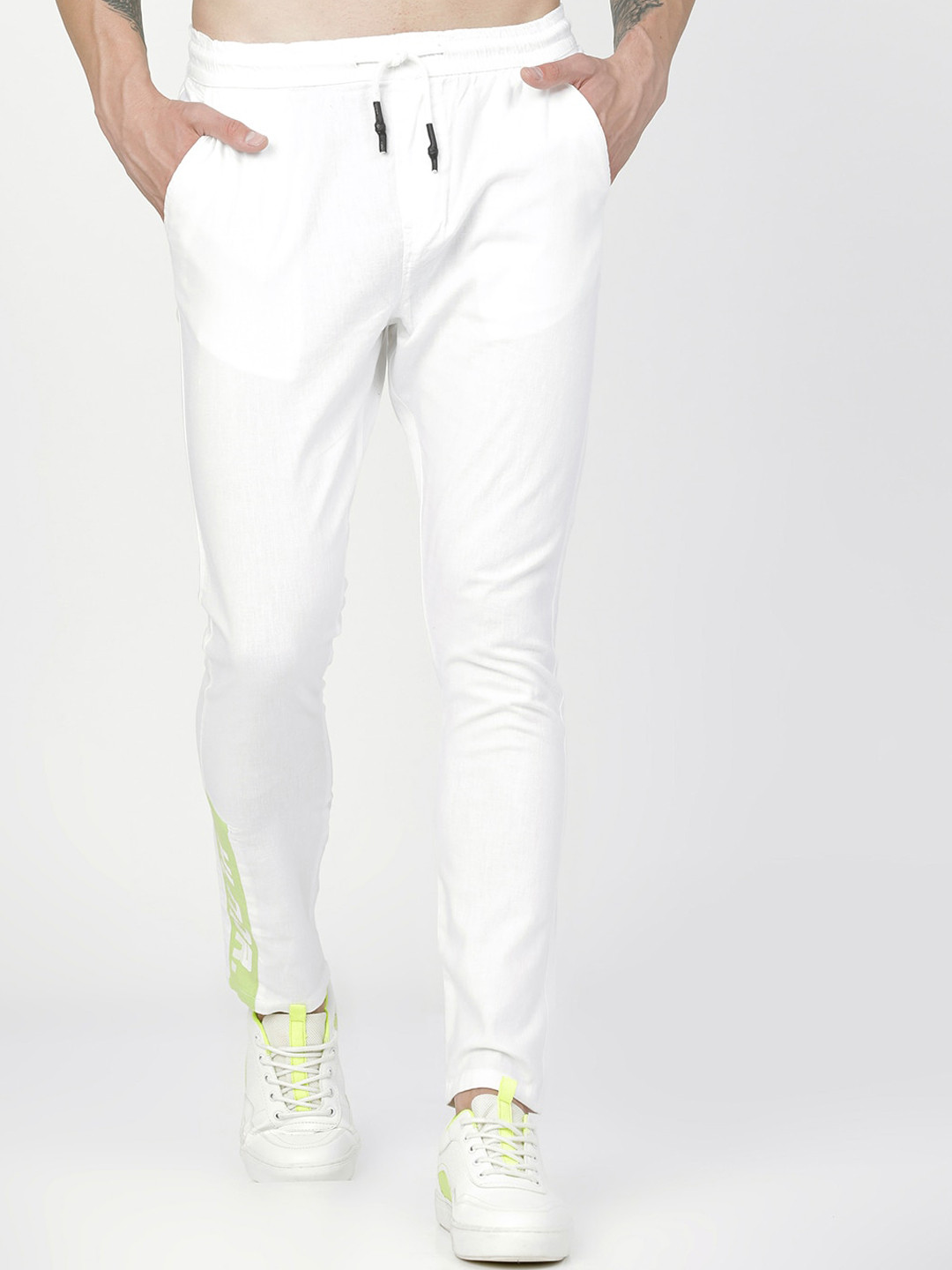 HIGHLANDER Men White Slim Fit Solid Regular Trousers