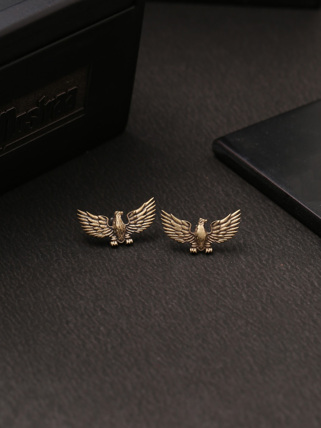 COSA NOSTRAA Men Antique Gold Flying Eagle Collar Tips Accessory Gift Set