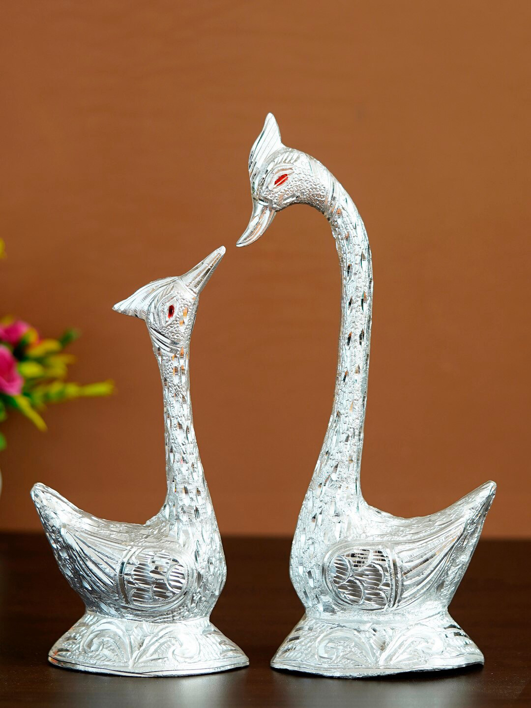 eCraftIndia Set of 2 Silver-Toned Kissing Swan Couple Handcrafted Figurine Showpieces